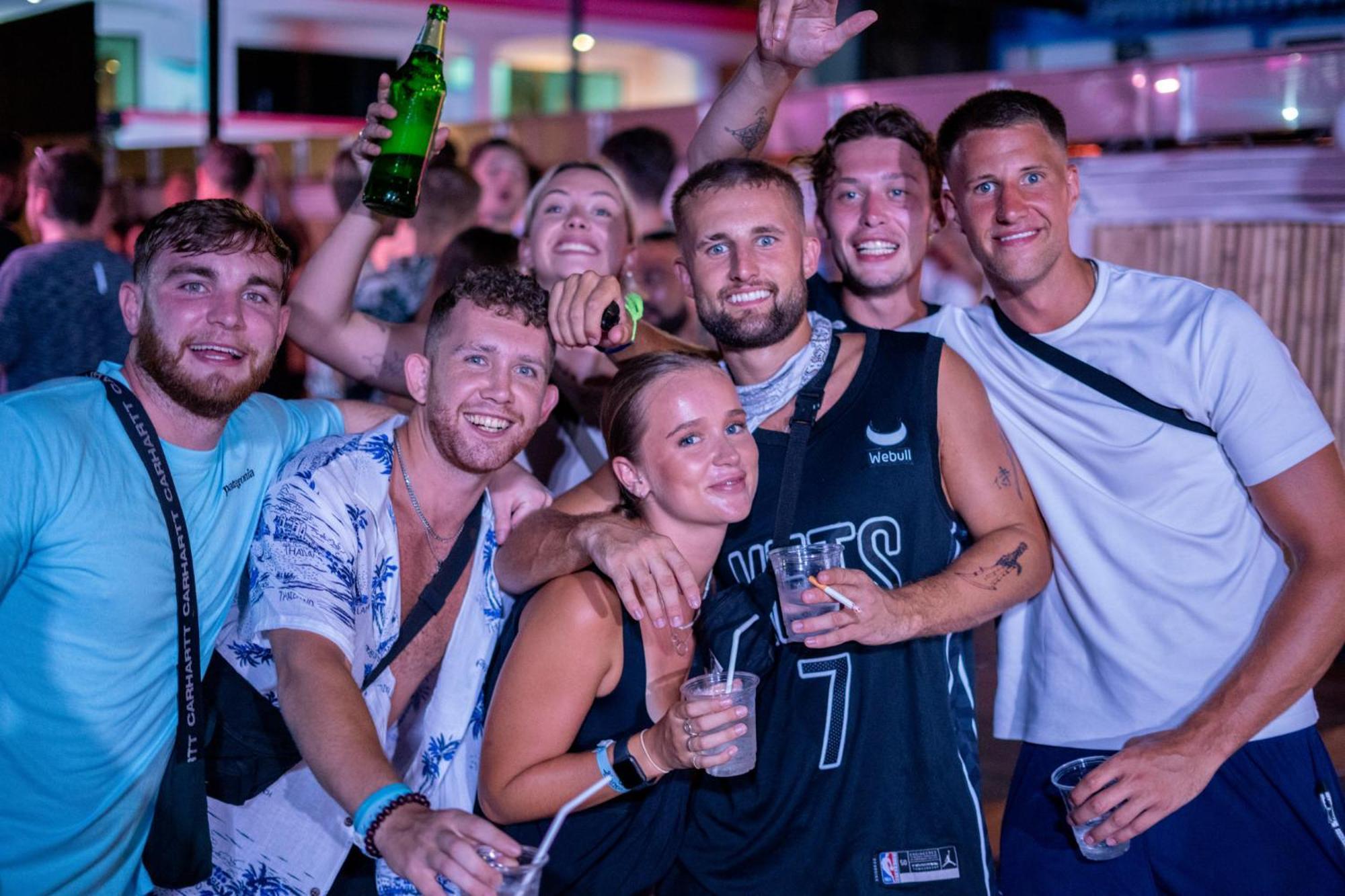 Base Party Hostel Ao Nang Εξωτερικό φωτογραφία