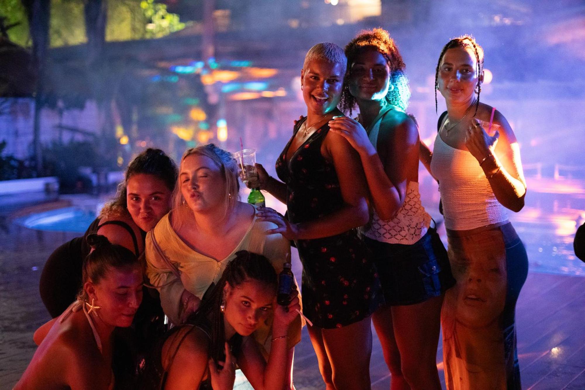 Base Party Hostel Ao Nang Εξωτερικό φωτογραφία
