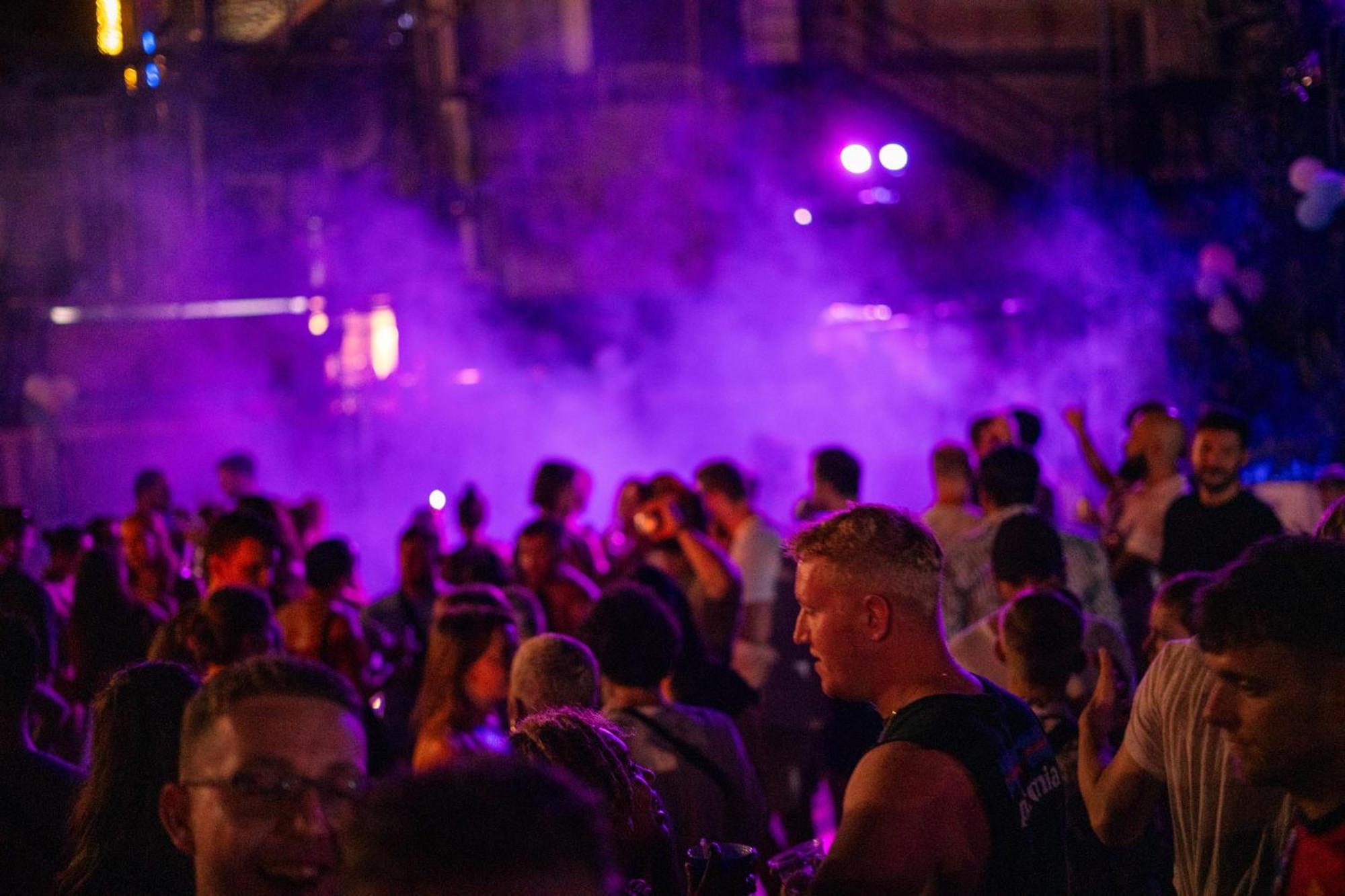 Base Party Hostel Ao Nang Εξωτερικό φωτογραφία