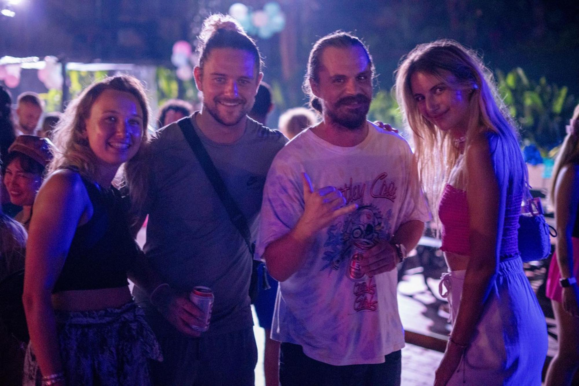 Base Party Hostel Ao Nang Εξωτερικό φωτογραφία