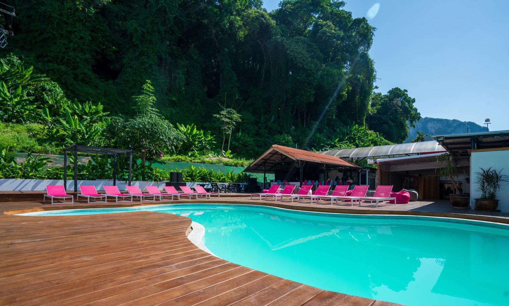 Base Party Hostel Ao Nang Εξωτερικό φωτογραφία