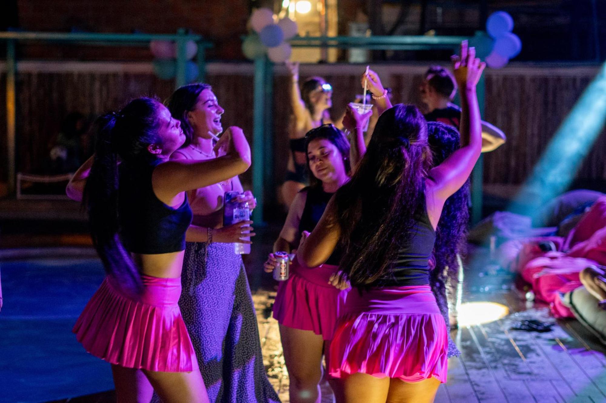 Base Party Hostel Ao Nang Εξωτερικό φωτογραφία