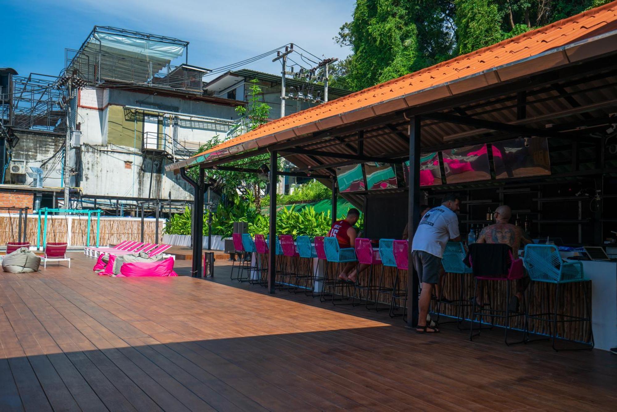 Base Party Hostel Ao Nang Εξωτερικό φωτογραφία