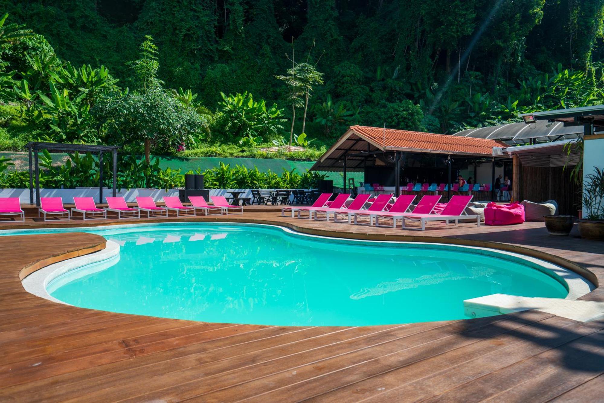 Base Party Hostel Ao Nang Εξωτερικό φωτογραφία