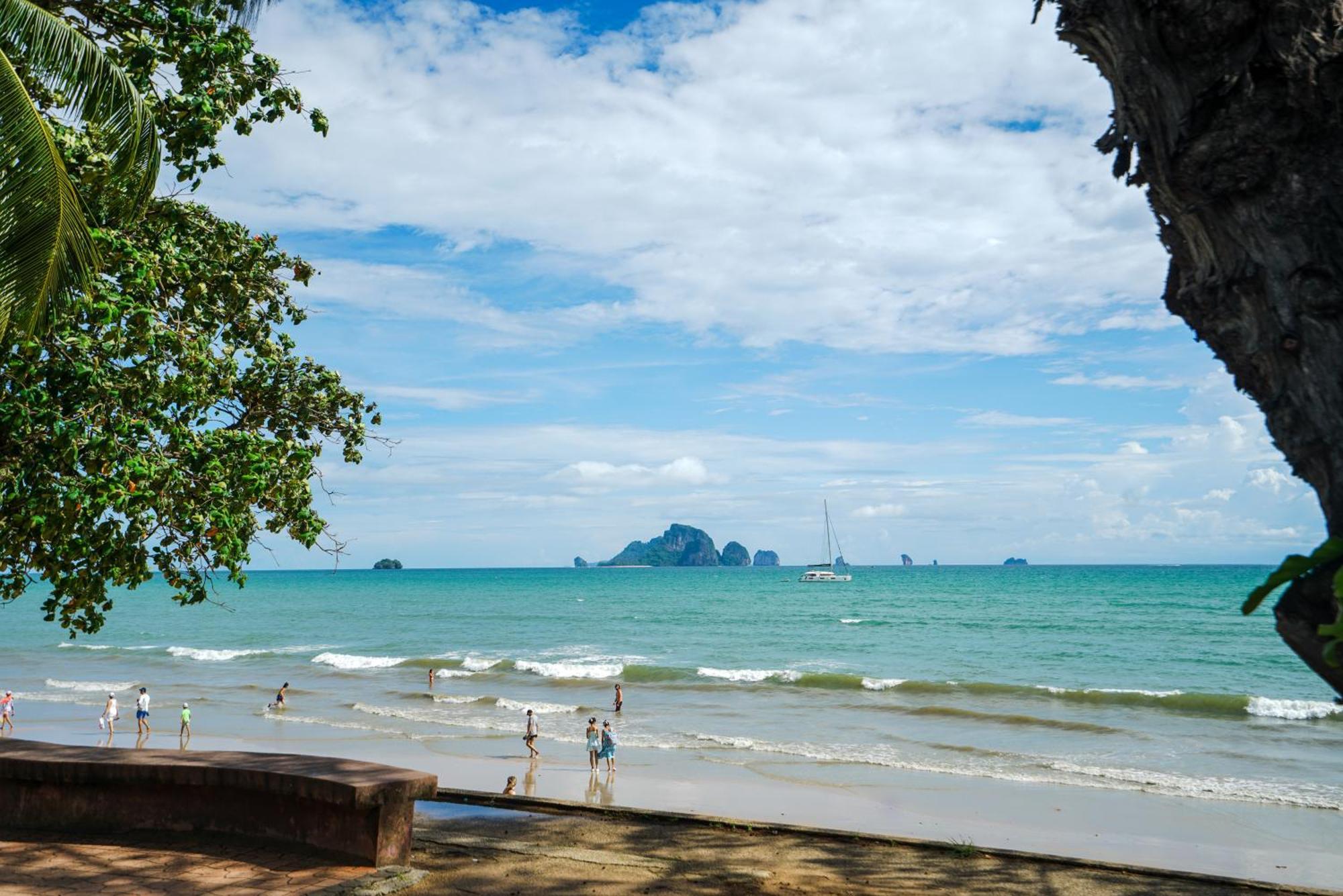 Base Party Hostel Ao Nang Εξωτερικό φωτογραφία